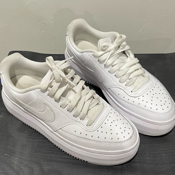Women’s Nike Platform Air Force 1 - Picture 4 of 6